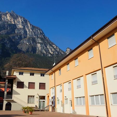 Ostello Della Gioventu Benacus Riva del Garda Luaran gambar