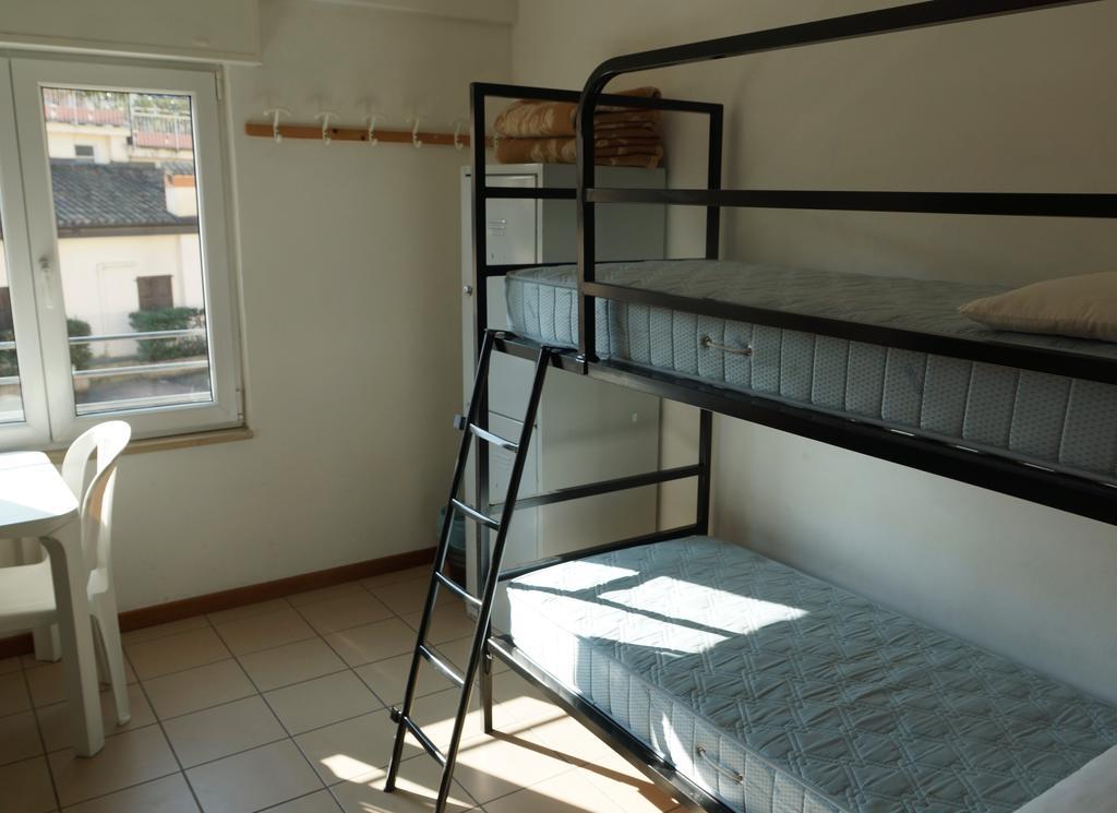 Ostello Della Gioventu Benacus Riva del Garda Bilik gambar