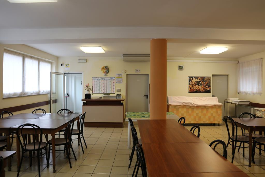 Ostello Della Gioventu Benacus Riva del Garda Luaran gambar